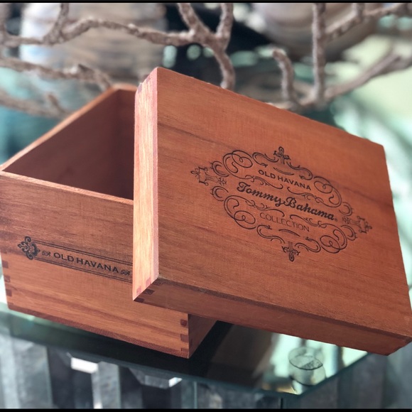 tommy bahama box